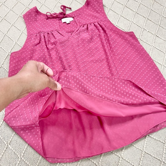 Sleeveless Blouse - Picture 4 of 11